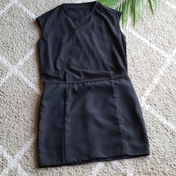 short black dress - Picture 1 of 8